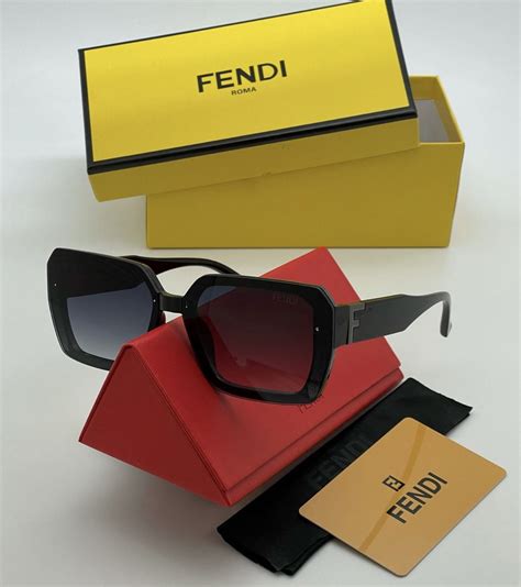 Солнцезащитные очки Fendi 